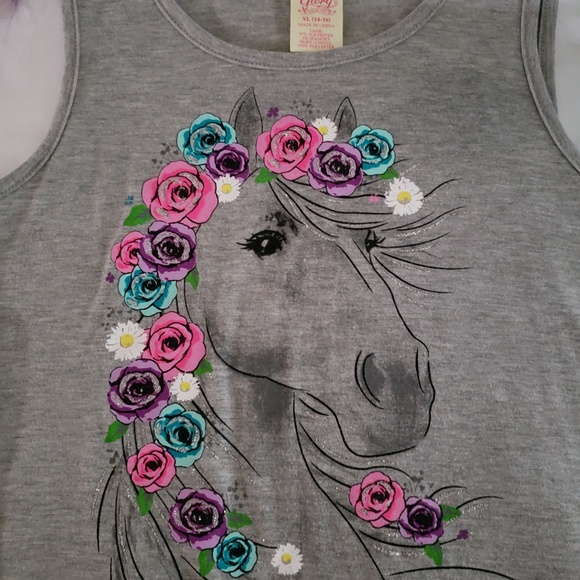 Ruffled dress were with horse head with roses. - Picture 2 of 4